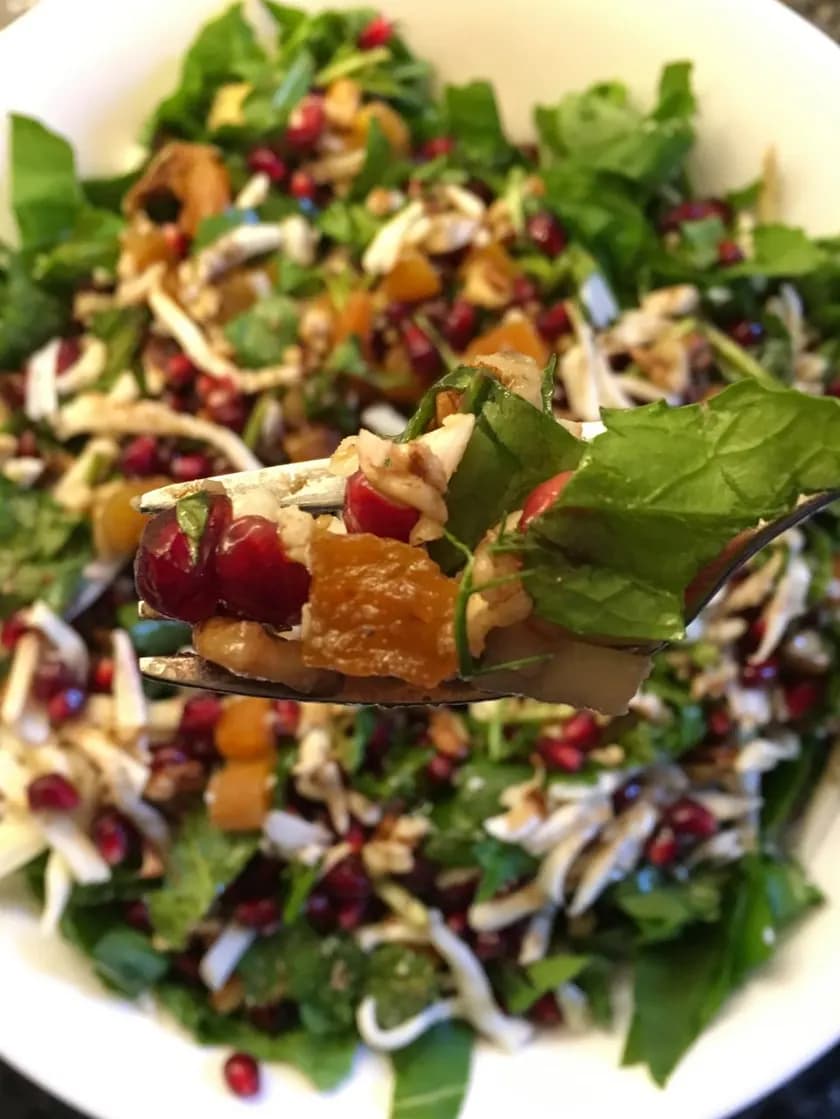 Kuru Kayısılı Roka Salatası