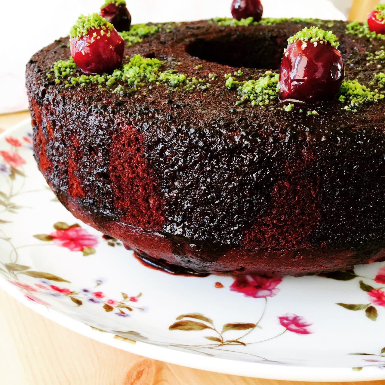 Kakao Soslu Vişneli Kek