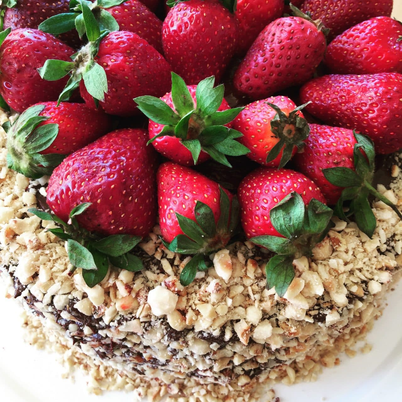 Çikolata Kremalı Çilekli Pasta