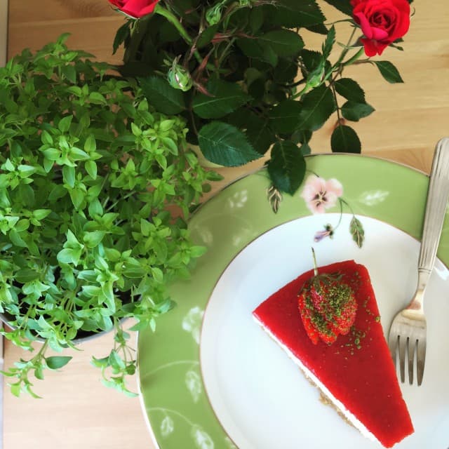 Limon Aromalı Çilek Soslu Cheesecake detay 1