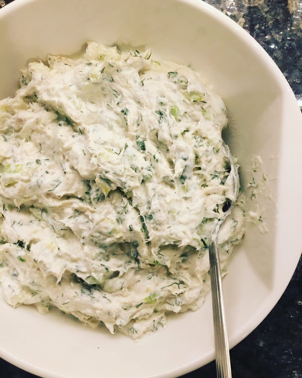 Yoğurtlu ve Yeşillikli Tavuklu Salata