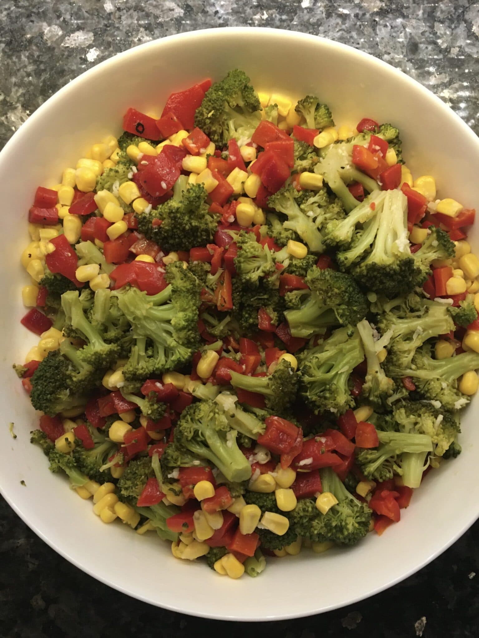 Közlenmiş Biberli Brokoli Salatası